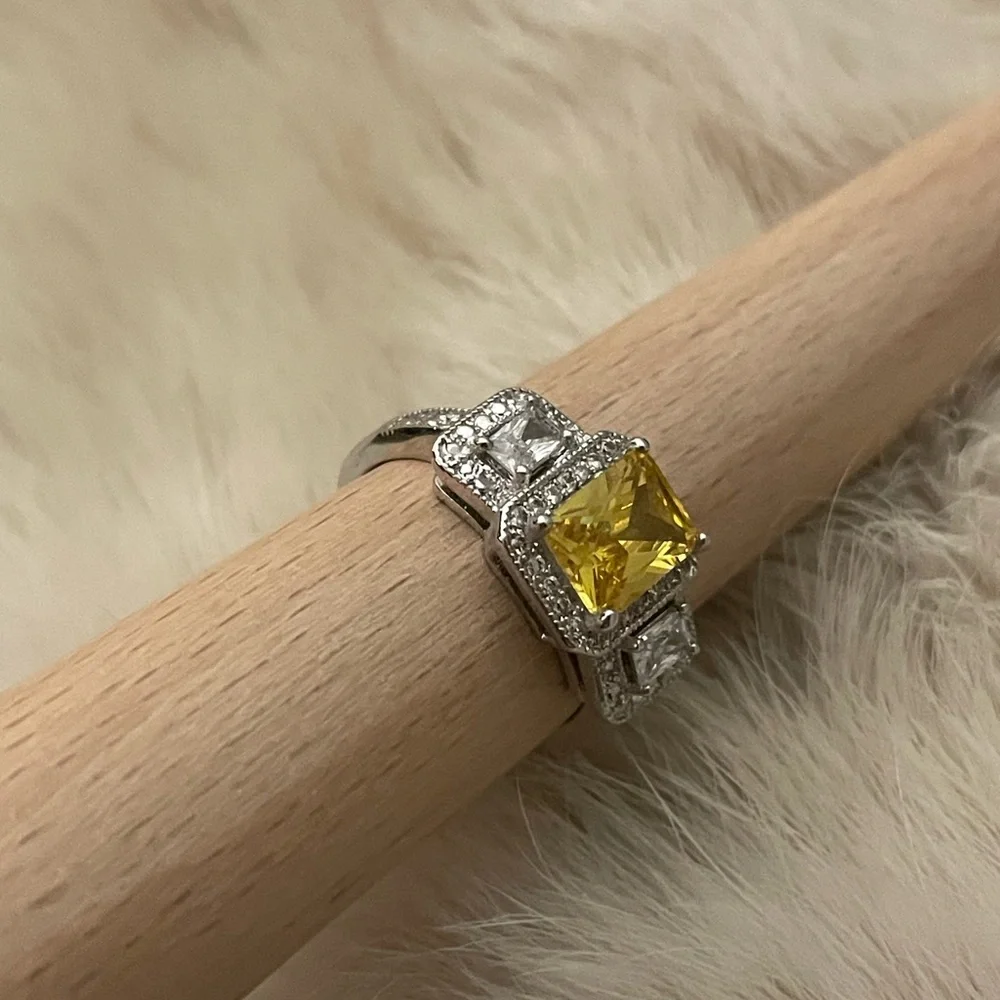 Art deco style Yellow and Silver Women's Ring statement cocktail fashion ring - Picture 4 of 5
